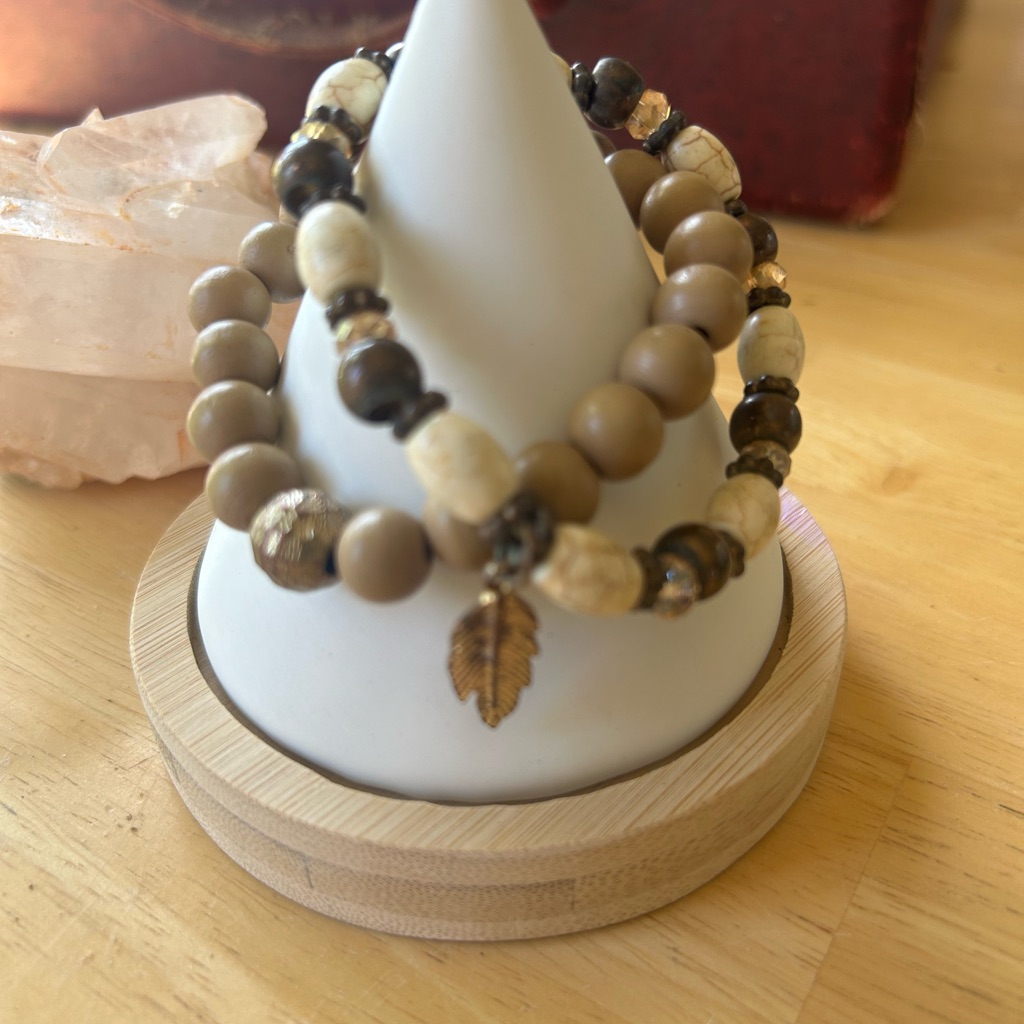 Other Stories Tan And Cream Beaded Bracelet With Leaf Charm 10$